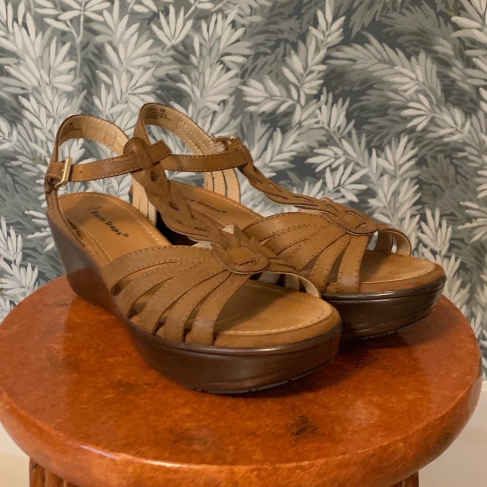 Bare Traps Women’s Vegan Leather Sandals